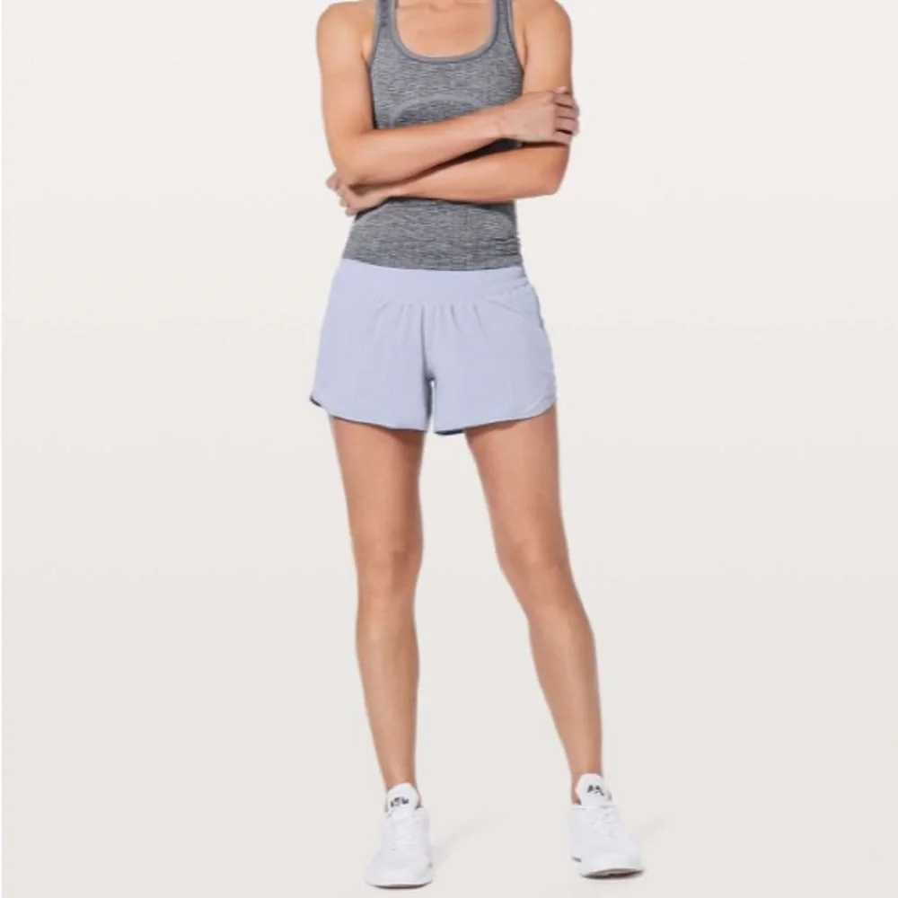 Lululemon Hotty Hot Short 4” Berry Mist Size 4 - Picture 3 of 7